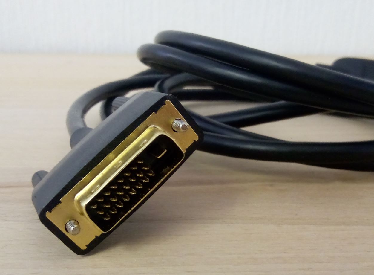 Kabel mit DVI D DL Anschluss